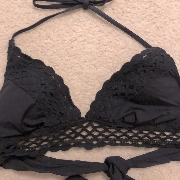 BECCA by Rebecca Virtue Black Bikini top - size Medium - Picture 2 of 5